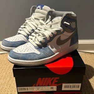 Jordan 1 Hyper Royale. *Lightly used*